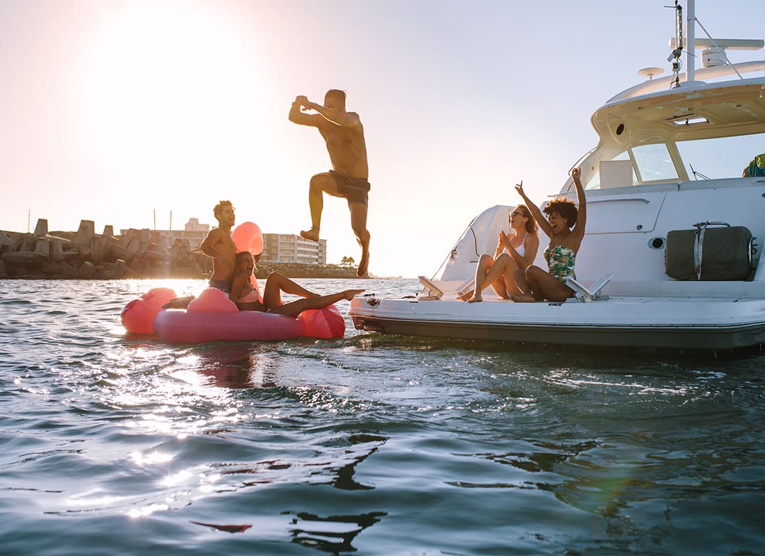 Essential Boating Safety Tips for a Holiday Weekend - Sea Insure